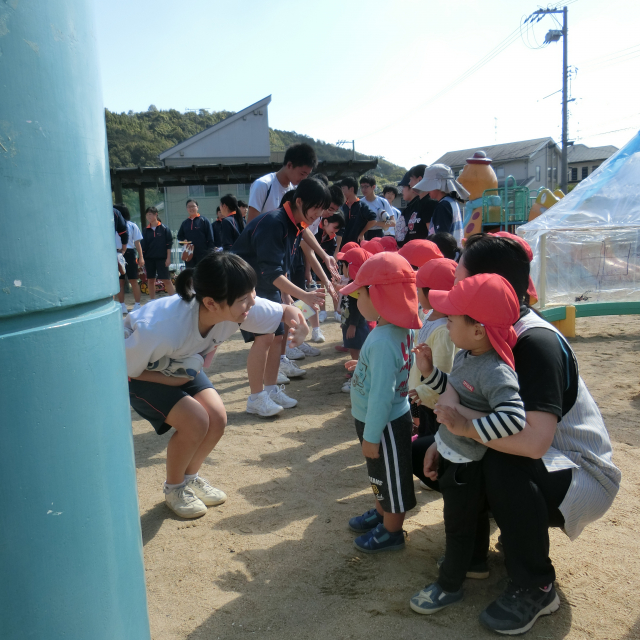 日比崎中学校３年２組のお兄ちゃん・お姉ちゃんが保育園に遊びに来てくれたよ(^.^)/~~~ 
