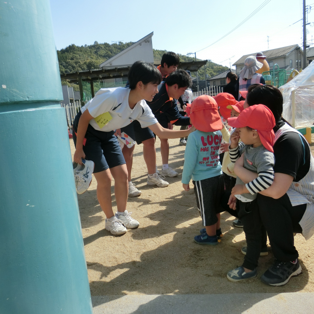 日比崎中学校３年２組のお兄ちゃん・お姉ちゃんが保育園に遊びに来てくれたよ(^.^)/~~~ 