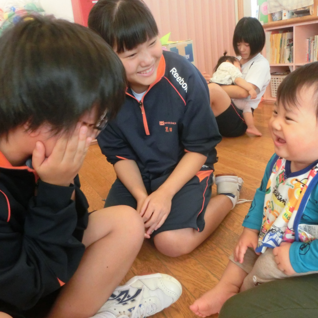 日比崎中学校３年３組のお兄ちゃん・お姉ちゃんが保育園に遊びに来てくれたよ~(^_^)/~  