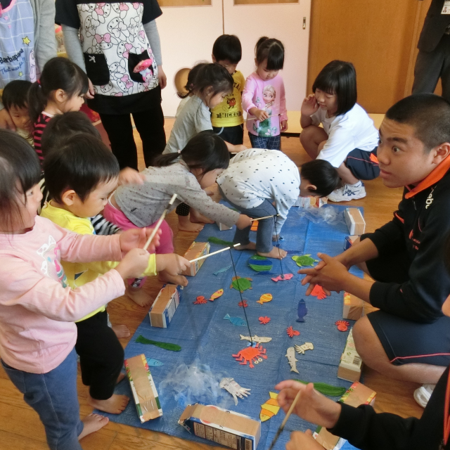 日比崎中学校３年３組のお兄ちゃん・お姉ちゃんが保育園に遊びに来てくれたよ~(^_^)/~  