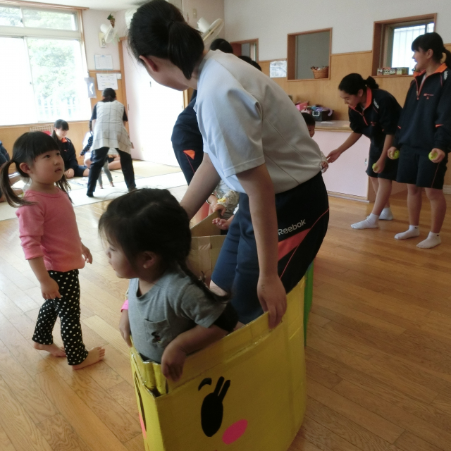 日比崎中学校３年３組のお兄ちゃん・お姉ちゃんが保育園に遊びに来てくれたよ~(^_^)/~  