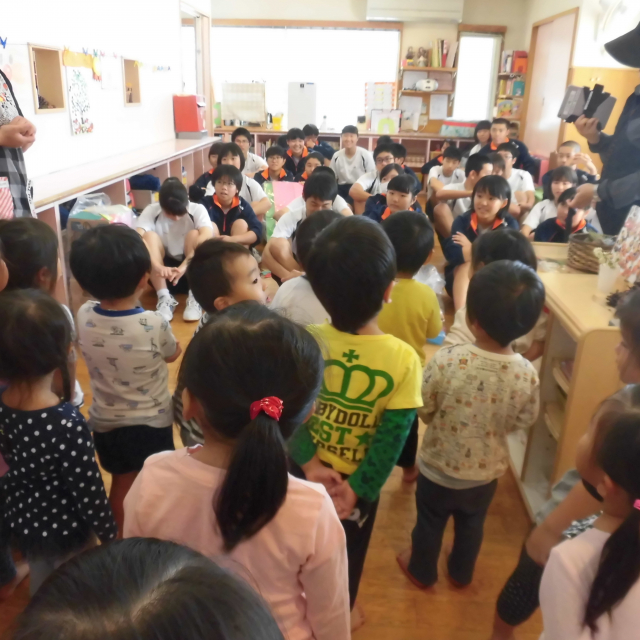 日比崎中学校３年３組のお兄ちゃん・お姉ちゃんが保育園に遊びに来てくれたよ~(^_^)/~  