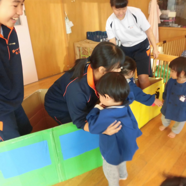 日比崎中学校３年３組のお兄ちゃん・お姉ちゃんが保育園に遊びに来てくれたよ~(^_^)/~  