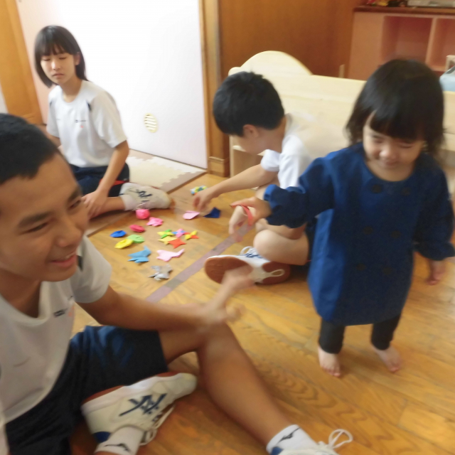 日比崎中学校３年３組のお兄ちゃん・お姉ちゃんが保育園に遊びに来てくれたよ~(^_^)/~  