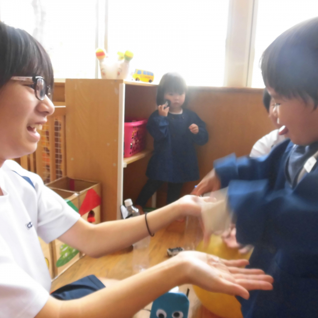 日比崎中学校３年３組のお兄ちゃん・お姉ちゃんが保育園に遊びに来てくれたよ~(^_^)/~  