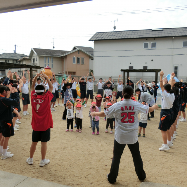 日比崎中学校３年３組のお兄ちゃん・お姉ちゃんが保育園に遊びに来てくれたよ~(^_^)/~  