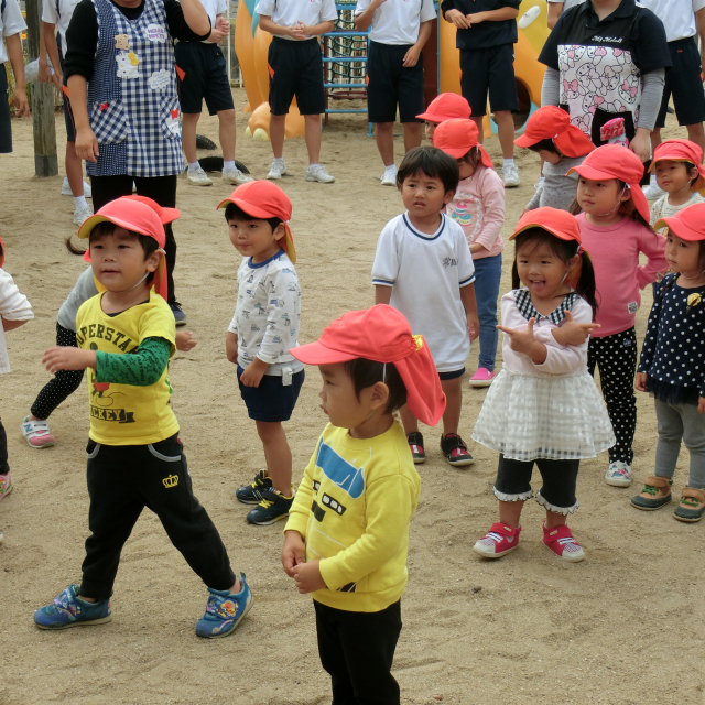 日比崎中学校３年３組のお兄ちゃん・お姉ちゃんが保育園に遊びに来てくれたよ~(^_^)/~  