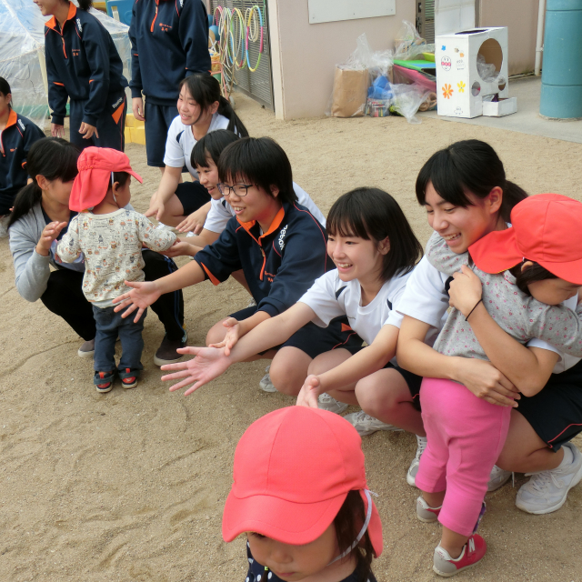 日比崎中学校３年３組のお兄ちゃん・お姉ちゃんが保育園に遊びに来てくれたよ~(^_^)/~  