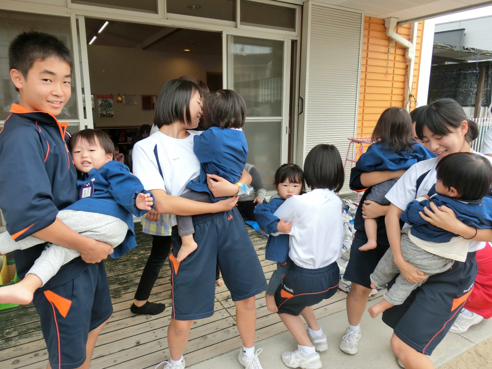 プレゼント渡しの後の・・抱っこ(≧▽≦)最高～(^.^)/~~~