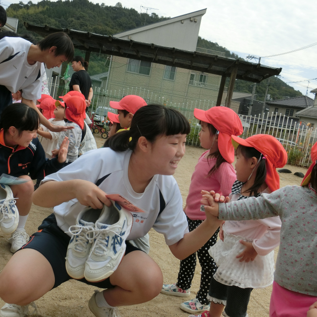 日比崎中学校３年３組のお兄ちゃん・お姉ちゃんが保育園に遊びに来てくれたよ~(^_^)/~  
