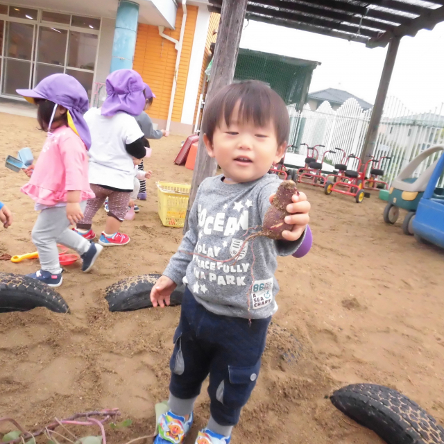 1歳児さんの・・お芋ほり(*^^)v