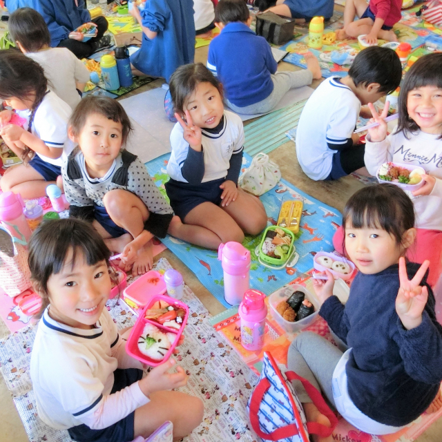 ＊　お弁当の日　（門田保育園）　＊
