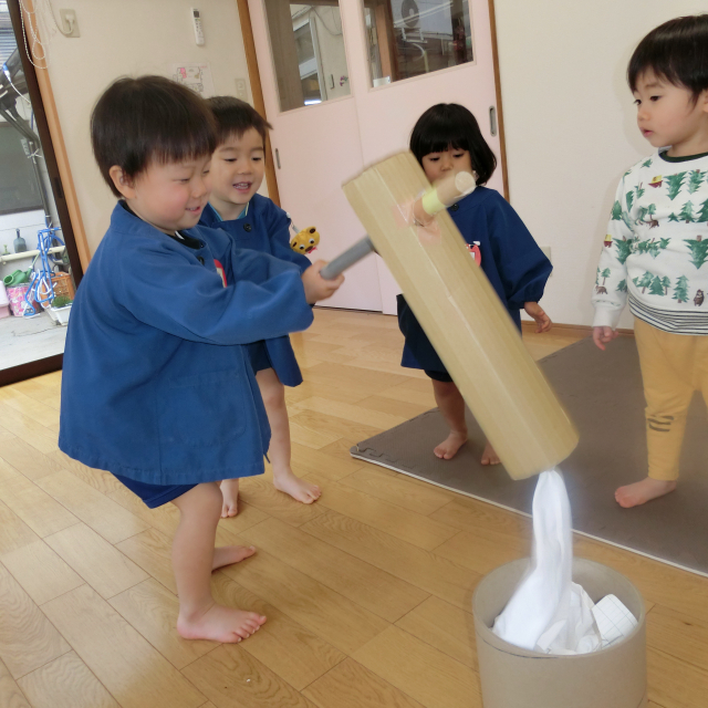 おもちつき（1・2歳児）