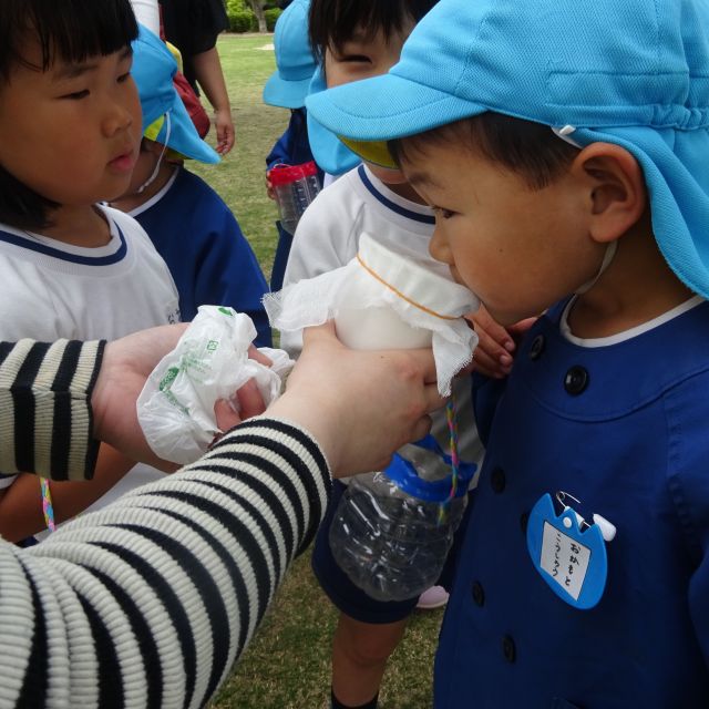 ＊　4歳児　何の匂いだろう・・・　①　（保育参加）　＊