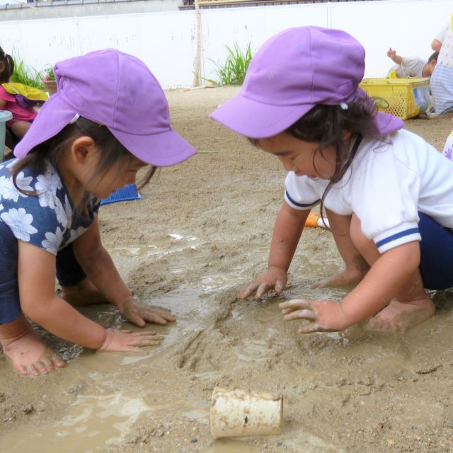 ＊　２歳児　どろんこ　ベタベタ　＊