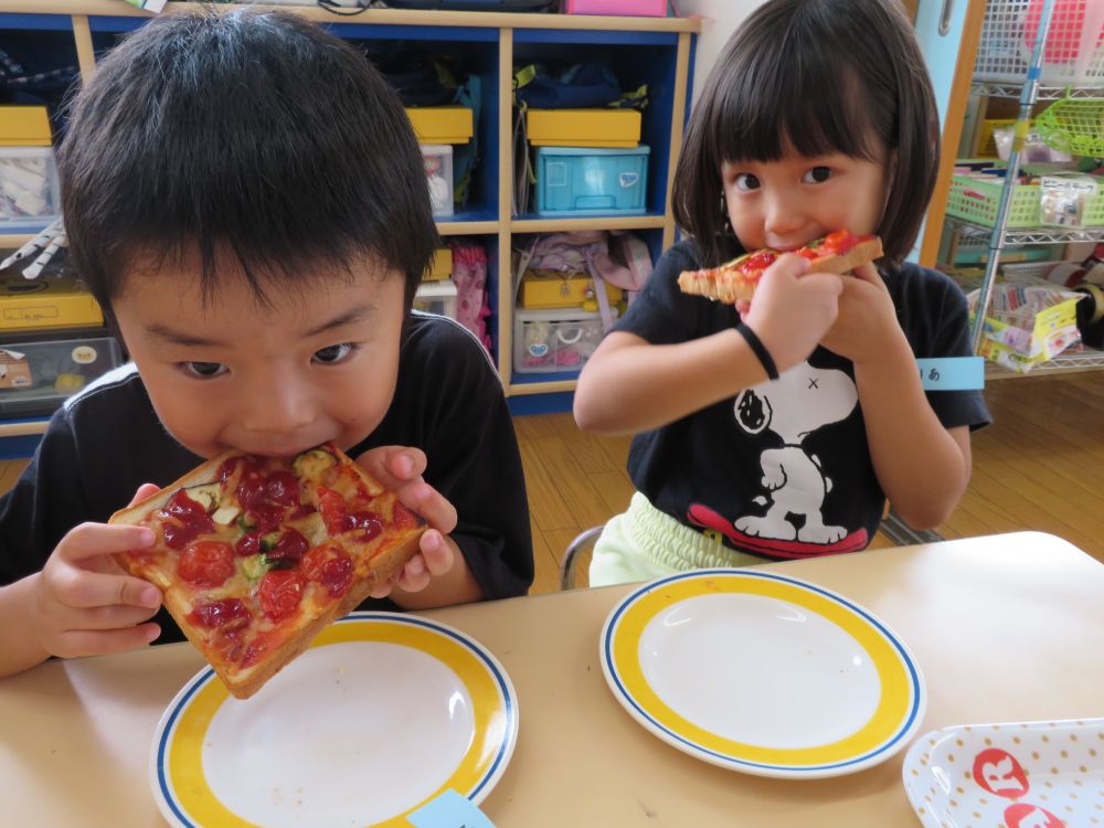 15時おやつの時間が、待ちきれない様子・・・
なかには、楽しく作ったけど、なず嫌いだった・・・と食べる時に思い出す子も・・・

夏野菜に限らず、色々な野菜を使って、是非お家でも作ってみて下さい♪