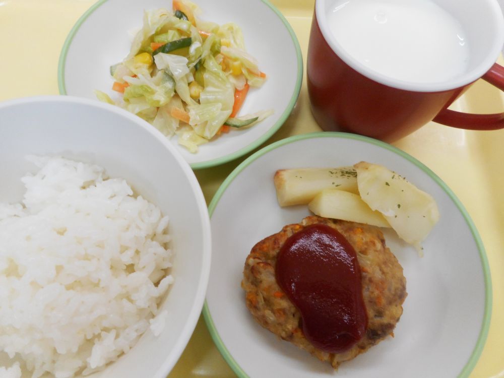 ごはん

ハンバーグ

焼きポテト

コールスローサラダ

牛乳