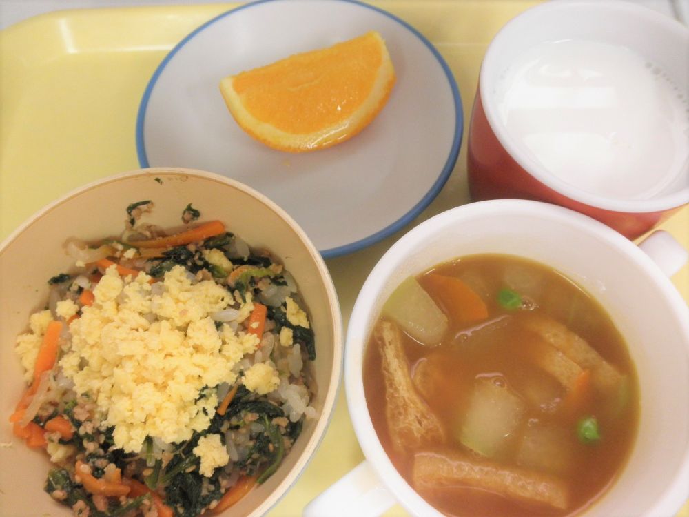 ビビンバ風ご飯

冬瓜カレー汁

オレンジ

牛乳
