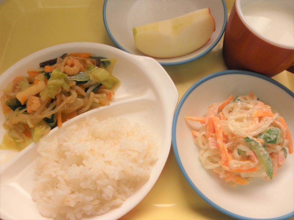 麦ご飯

中華炒め

春雨サラダ

リンゴ

牛乳
