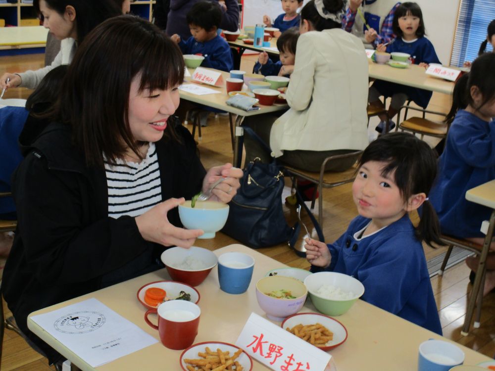 給食参加後、さっそくお家で作ってみました！と感想があったのでとても嬉しく思います。

園では、給食はもちろんですが、おやつも手作りしています。
給食の感想やおやつの感想をお家でも聞いてみて下さい♪
作り方やレシピなどは、お伝えできるので気軽に聞いてくださいね♪