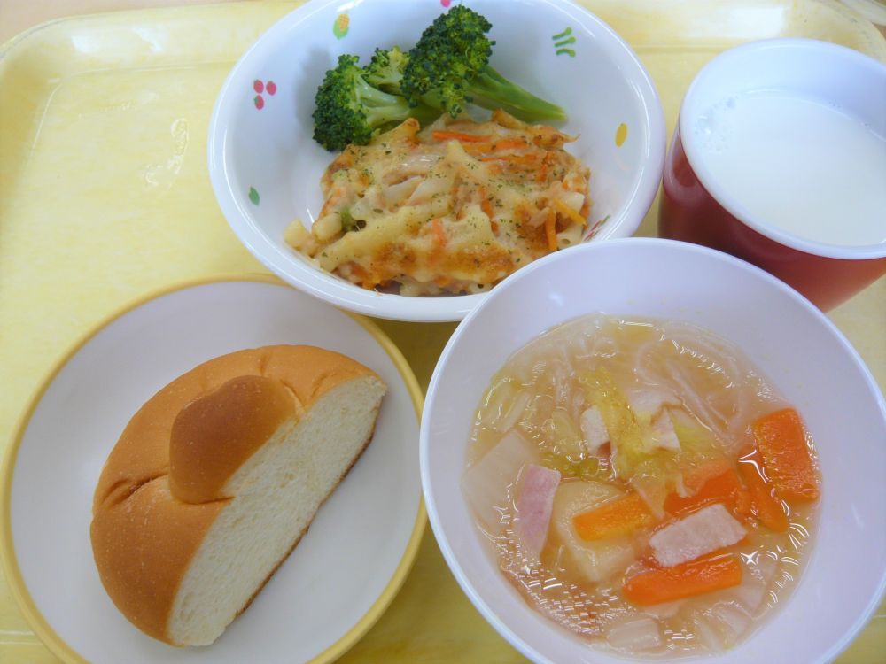 ロールパン

ツナのオーブン焼き

ゆでブロッコリー

白菜の春雨スープ

牛乳