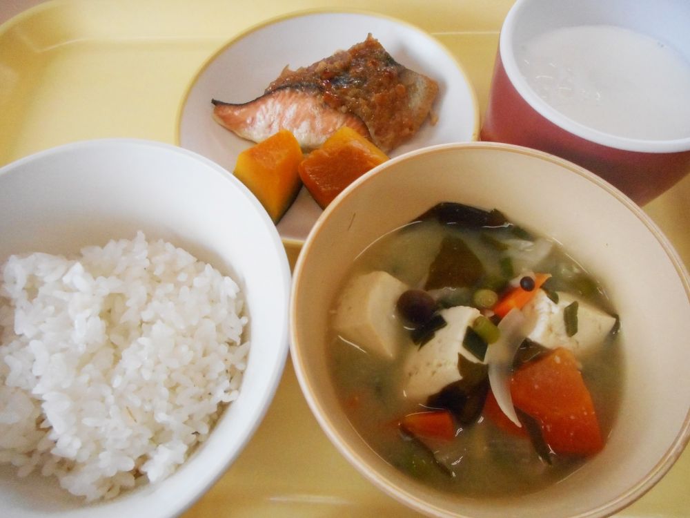 麦ごはん

鮭の梅味噌焼き

かぼちゃの煮物

豆腐のみそ汁

牛乳