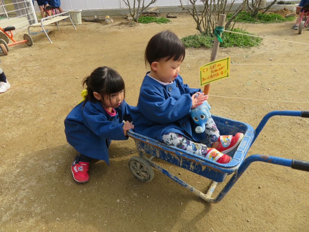 引いてダメなら押してみよう！　ですね♡

遊びの中で自分で考え、やってみる！　その気持ち

大切にしていきたい姿です