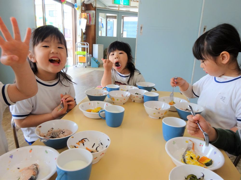 入園、進級おめでとう❤
愛情込めて美味しい給食を作ります！！

いっぱい食べて、いっぱい遊んでね❤