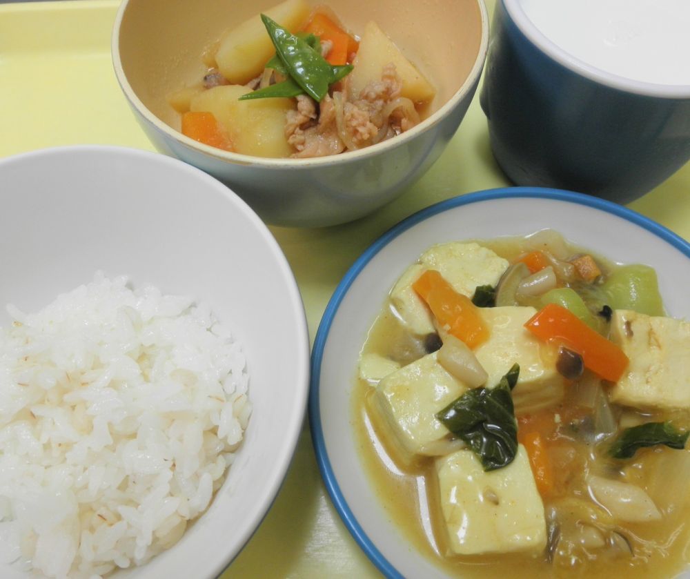 麦ご飯

豆腐のカレーあん

春の肉じゃが

牛乳
