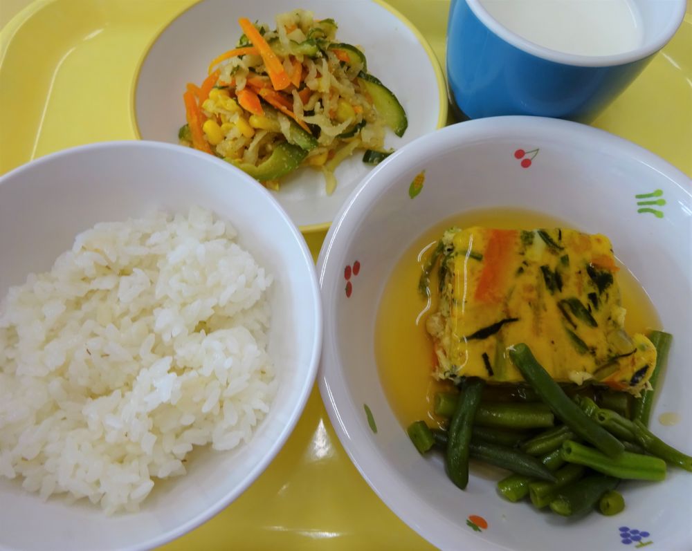 麦ご飯

あんかけ卵焼き

いんげんのソテー

切干大根ときゅうりのごま和え

牛乳