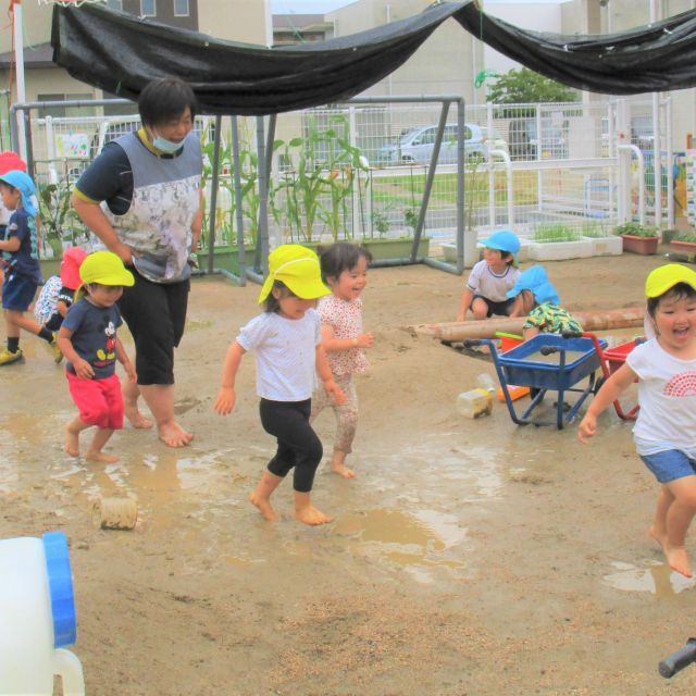 ＊　２歳児　みずたまり　＊