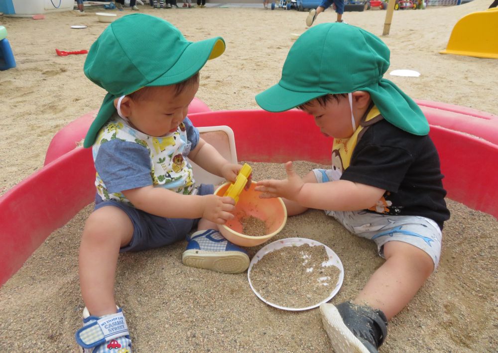 好きな遊びは、
　砂遊び　　・・・お友達と一緒☆