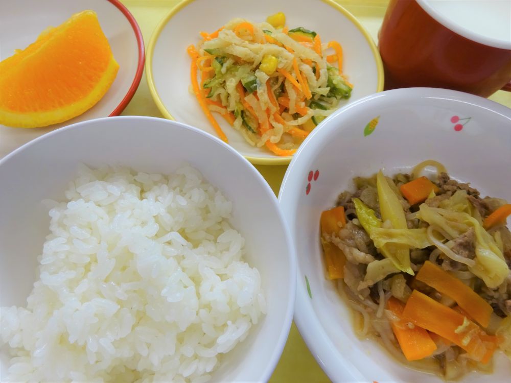 ご飯

牛肉とアスパラのごま焼き

切干大根ときゅうりのごま和え

オレンジ

牛乳