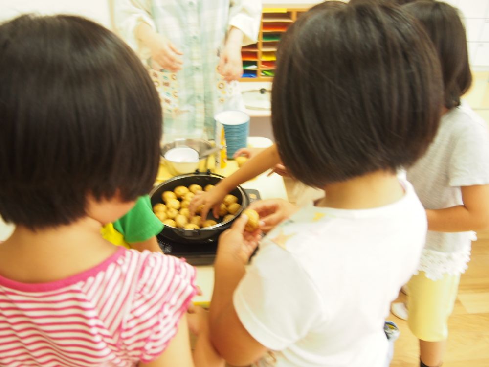 鍋に入れたらあとは待つのみ・・・

“早くできないかなぁ～？”
待ち遠しくて・・　待ち遠しくて・・
その待つ事がなかなか大変・・・

