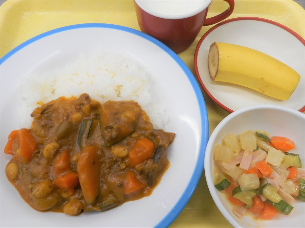 夏野菜カレー

チョップ・ド・サラダ

バナナ

牛乳