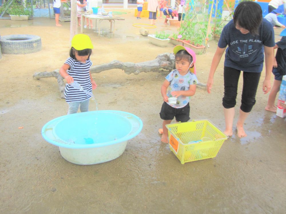 いっぱいになったら、流す‥
そして、また、入れる‥　繰り返すＹちゃんです

