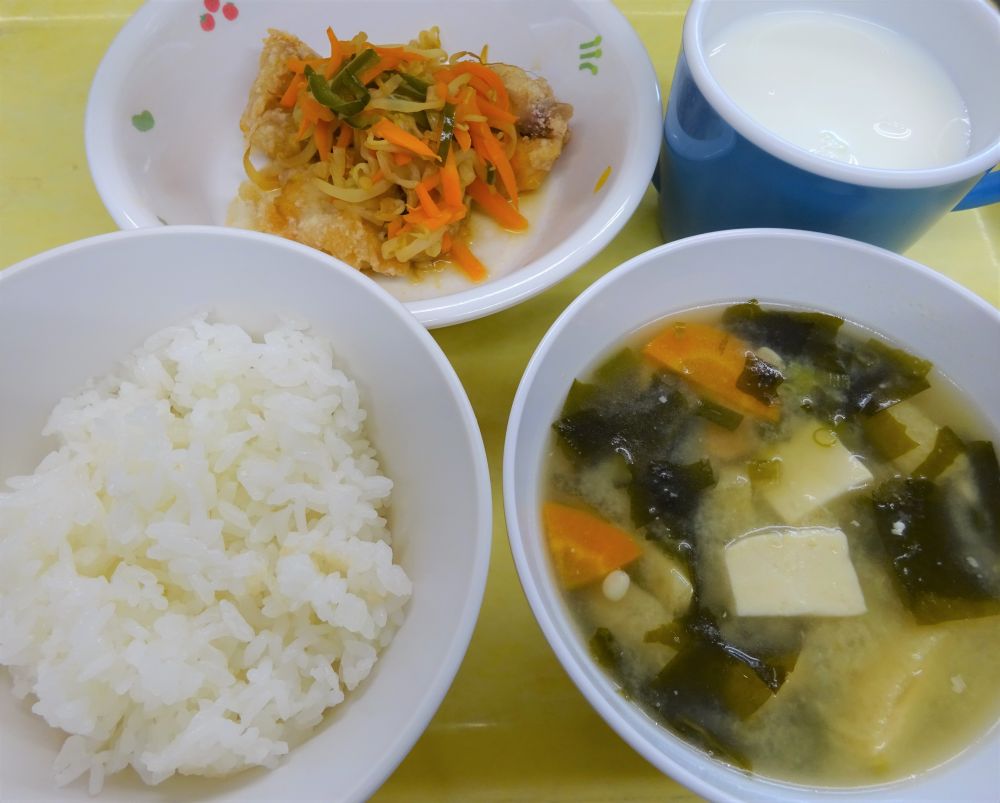 ご飯

鶏南蛮

豆腐とわかめのみそ汁

牛乳


