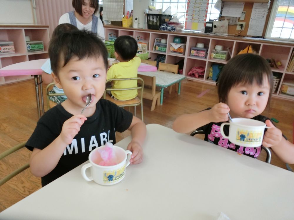 くま組さんもおおよろこび！
給食を食べるスピードもアップ⤴

イチゴがいい～🍓
レモン～🍋
