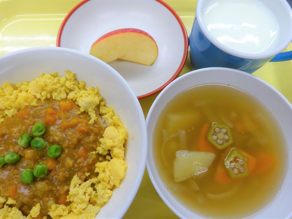 ひまわり丼

星の子スープ

りんご

牛乳