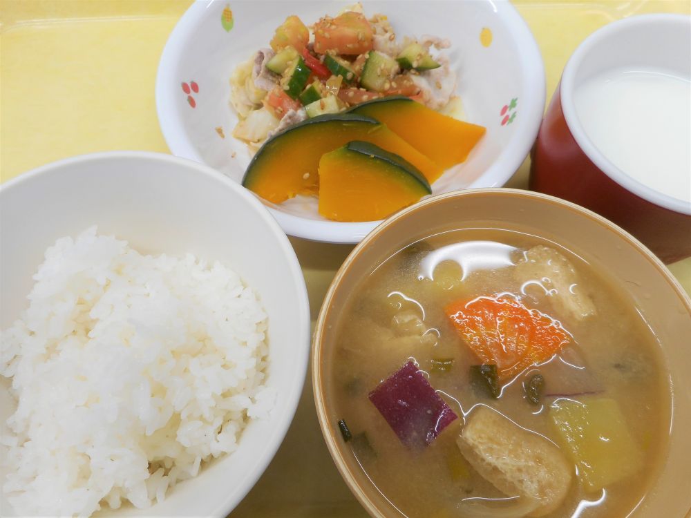 ご飯

豚肉しゃぶしゃぶ風

温野菜

さつま汁

牛乳