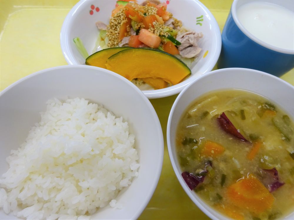 ご飯

豚肉しゃぶしゃぶ風

温野菜

さつま汁

牛乳