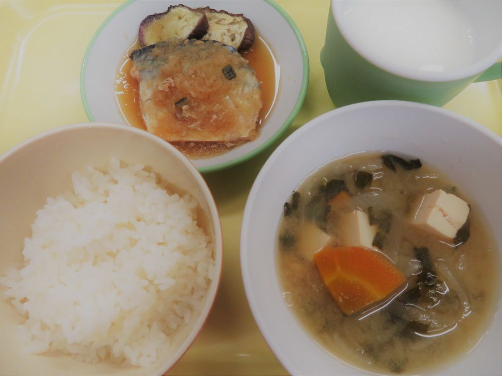 ご飯

さばのみぞれ煮

秋なすソテー

切干し大根と小松菜のみそ汁

牛乳