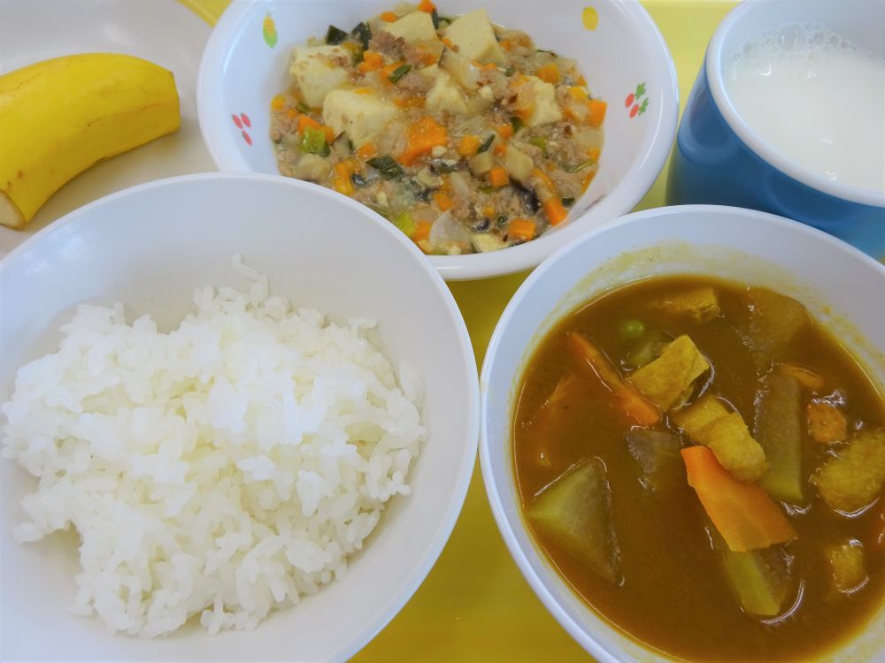 ご飯

マーボー豆腐

冬瓜カレー汁

バナナ

牛乳

