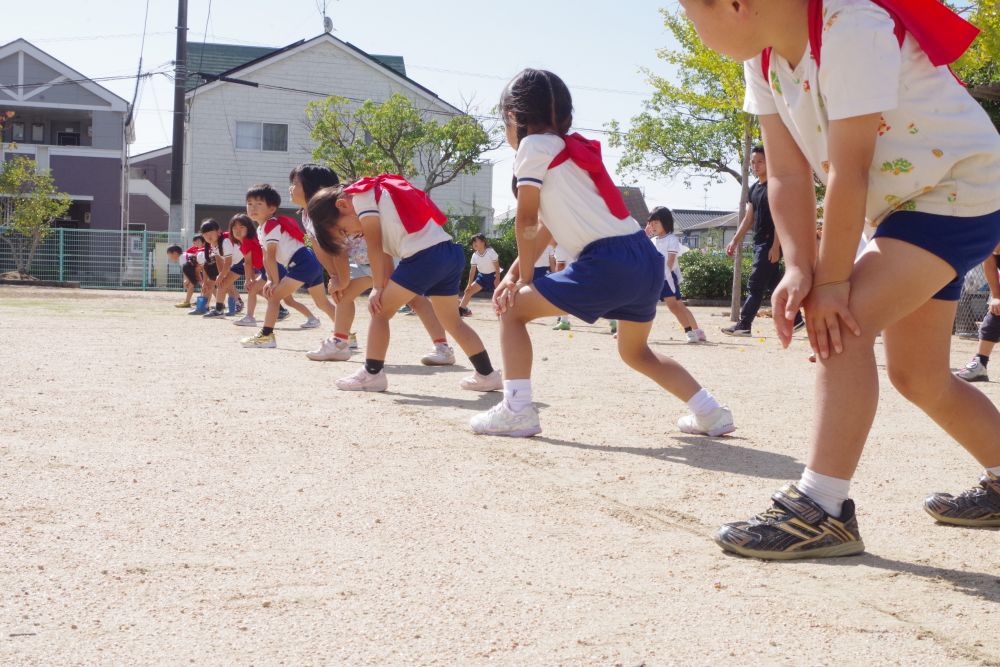 そして・・

運動会の締めくくりは・・　♪　ソーラン節

｢いくぞー｣　のかけ声で始まるこのプログラム
【たくましく】　そして　【自分らしく】

運動会にむけて活動する中で・・　
何度も繰り返し・・　失敗し・・　挑戦し・・　
子どもたちの中で、“自分らしくたくましく”
この心が成長しているように感じます

運動会当日、温かい拍手をお願いします