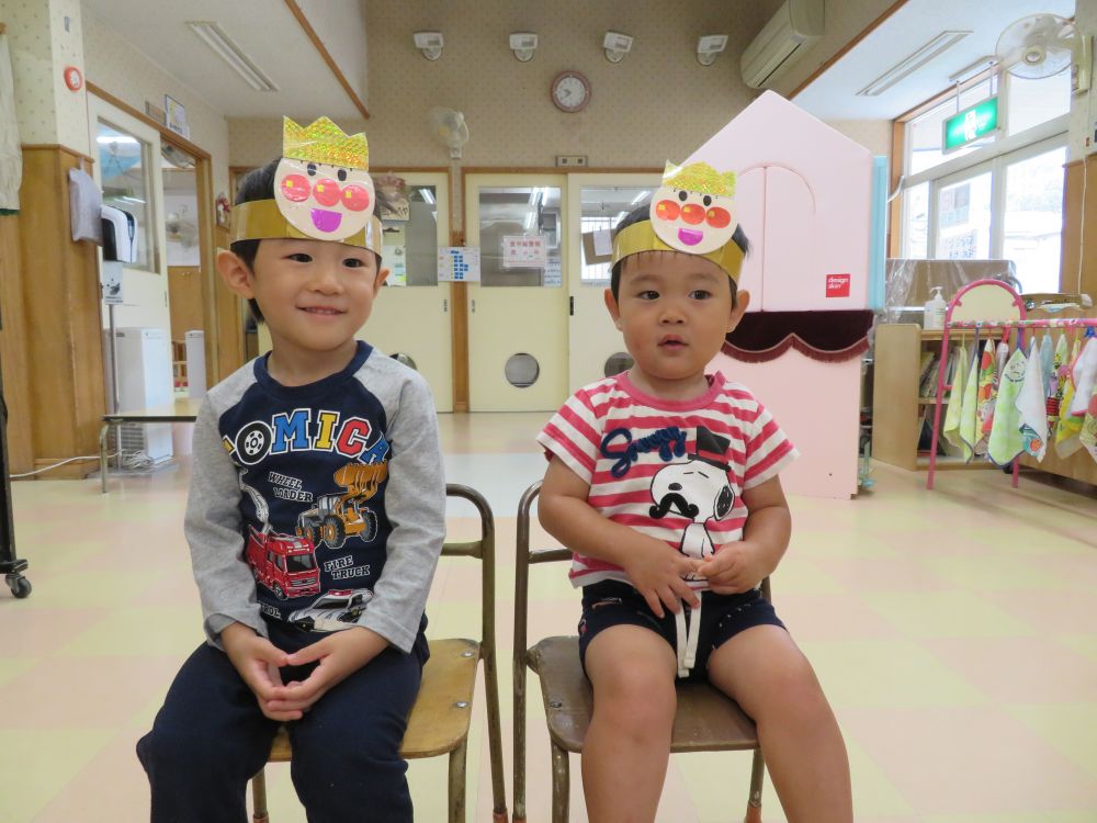 9月は二人のお友達が、お誕生日を迎えました。
みんなでお祝い。
みんなの前に出るのはドキドキするけれど、特別な一日は、とってもうれしいね♡
照れくさそうな顔がかわいいね~♡