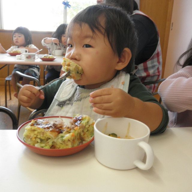 ＊　給食時間の様子　（あいはうす）　＊