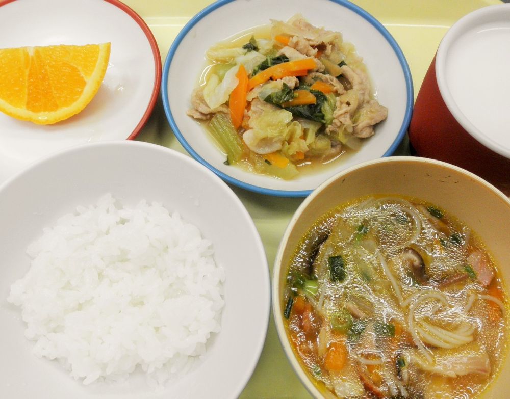 ご飯

豚肉のリンゴ風味焼き

ビーフンスープ

オレンジ

牛乳