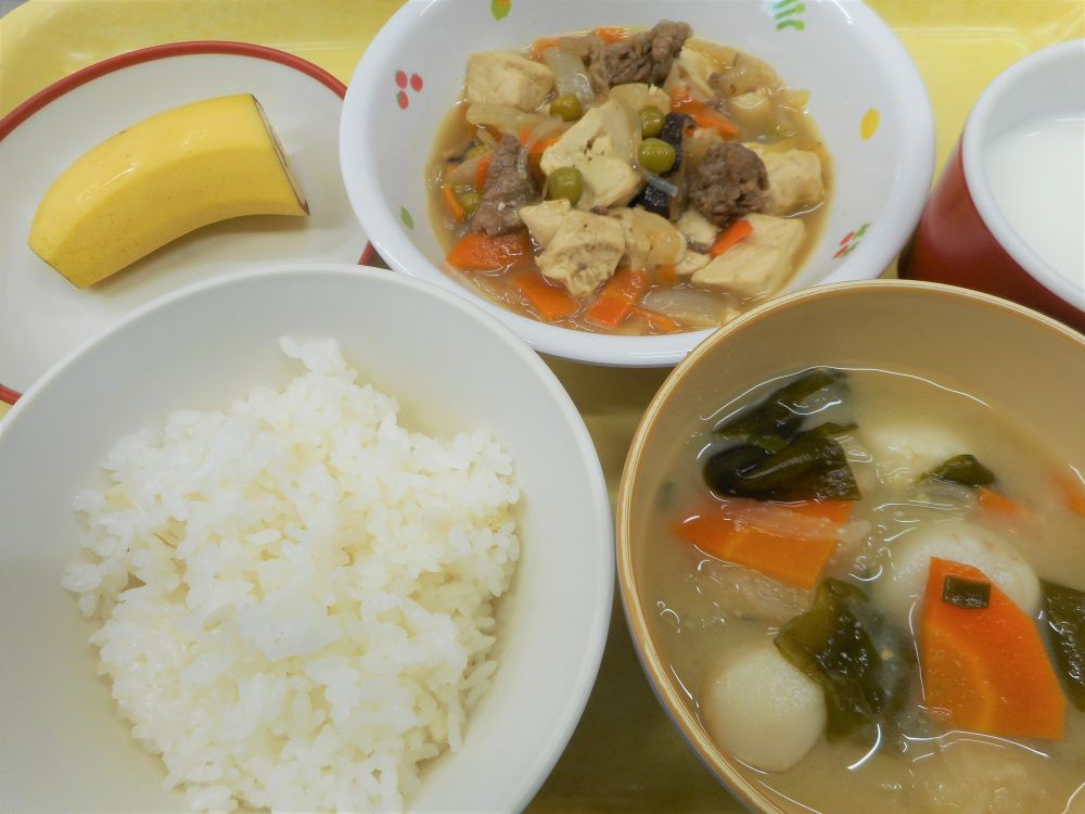 麦ご飯

煮豆腐

切干し大根のみそ汁

バナナ

牛乳