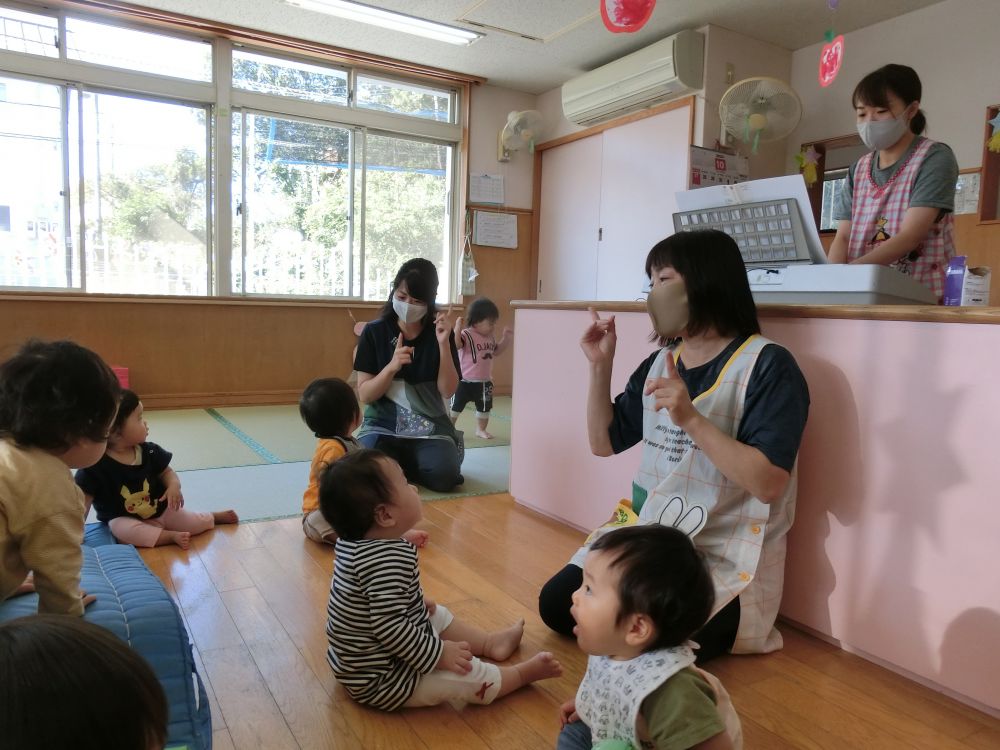 ０歳児さん・・お歌・・大好き( ^o^)ﾉ