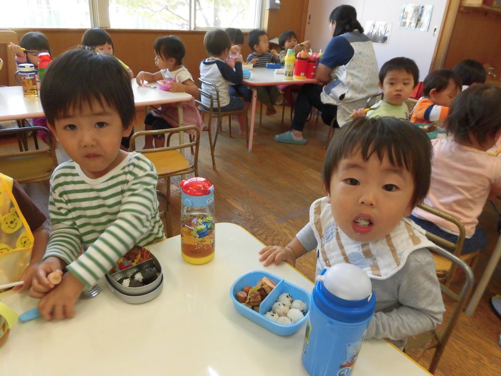 美味しい！！次は・・何を食べよかな～( ^o^)ﾉ
僕も・・食べよ～っと(*^-^*)
